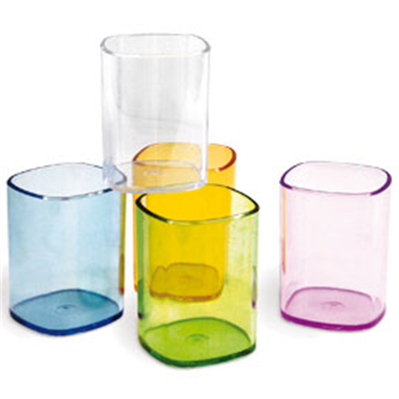 Portamatite a bicchiere in plastica