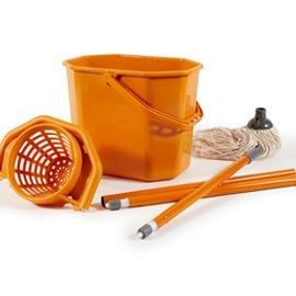 KIt pavimenti secchiello strizza + mop + manico 130 cm.